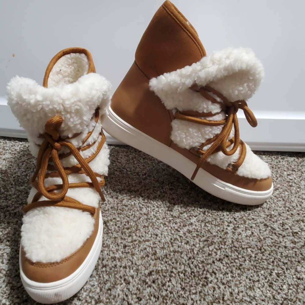AE Sherpa Snow Boots